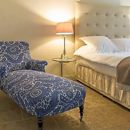 بيت ريفي The White Swan