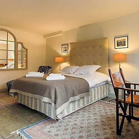 بيت ريفي The White Swan 4*