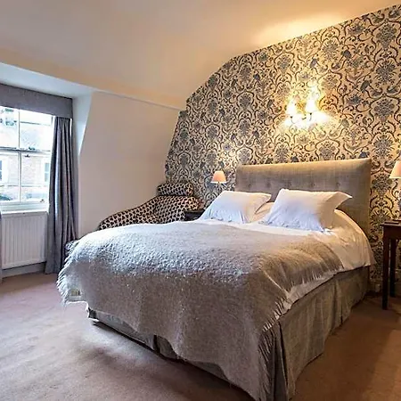 The White Swan 4*