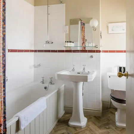 The White Swan Mini-hôtel 4*